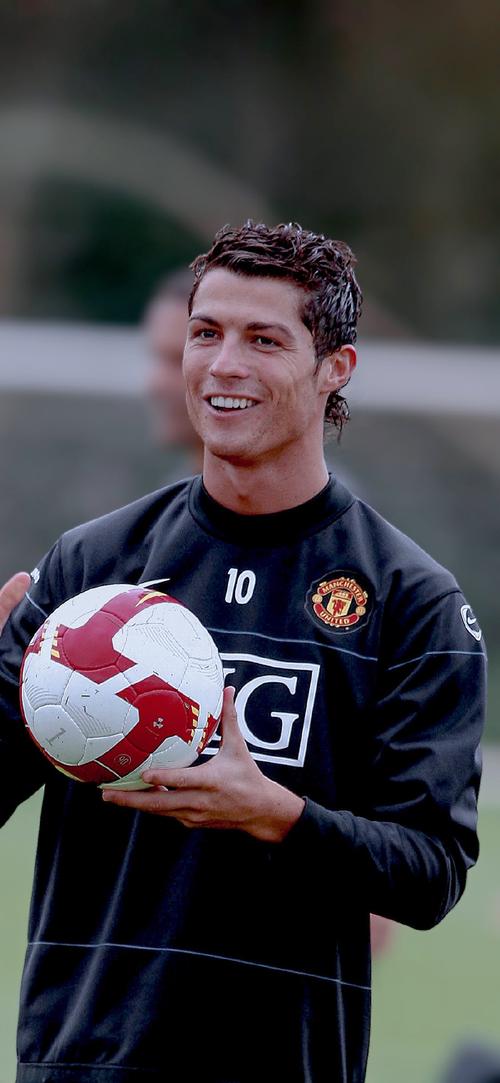 欧冠进球30+球员仅两人客场进球多于主场：姆巴佩、里瓦尔多（欧冠30+进球球员中，仅姆巴佩与里瓦尔多客场进球多于主场）