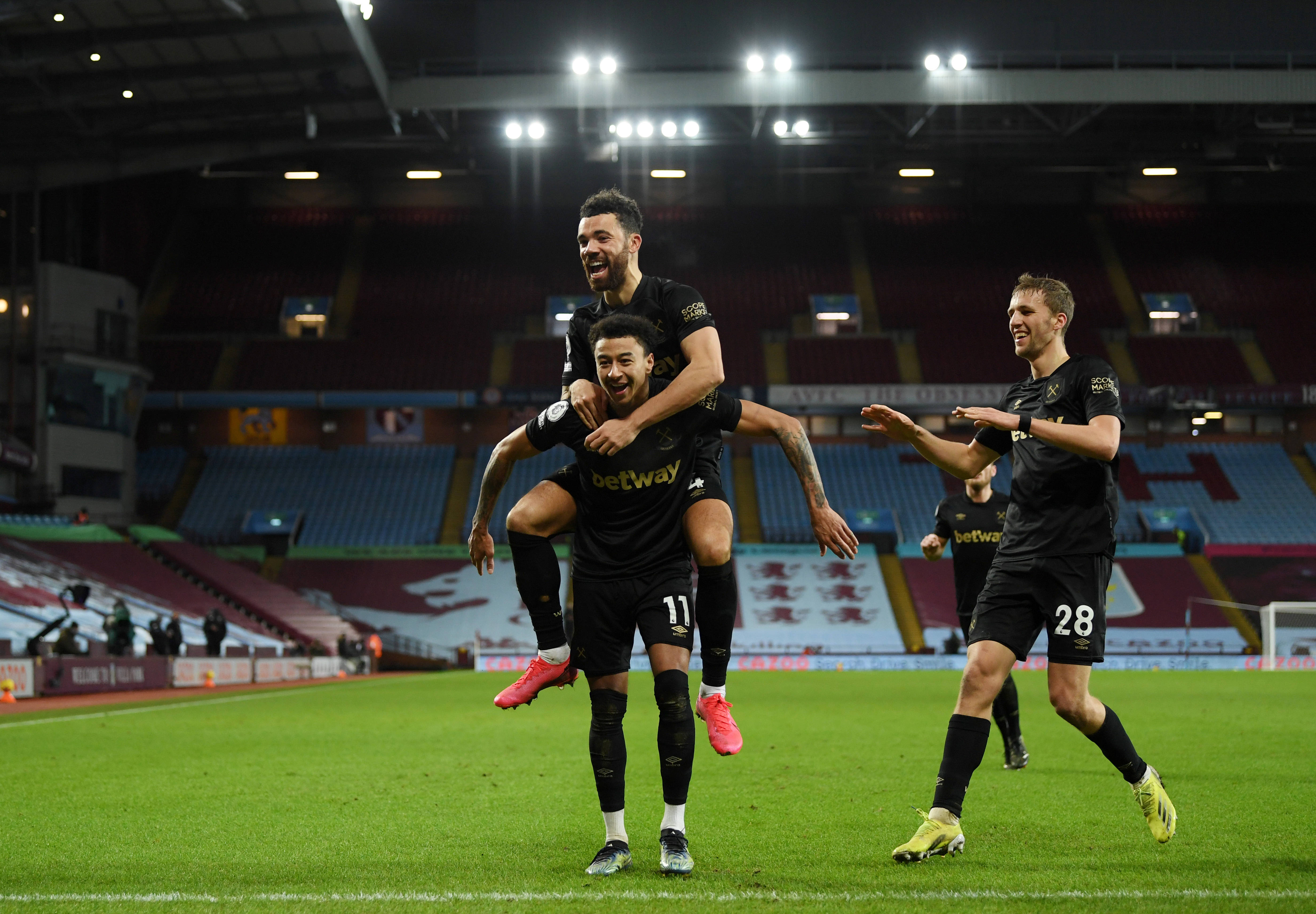 欧冠半场：马尤鲁失良机，巴黎暂0-0毕尔巴鄂竞技（欧冠半场：马尤鲁错失良机，巴黎与毕尔巴鄂竞技暂时0-0）