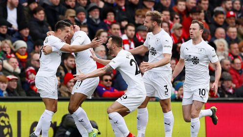 尤文官方：弗拉霍维奇已成功接受手术，将于明日开始康复计划（尤文官宣：弗拉霍维奇手术顺利，明日起开启康复计划）