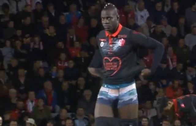 亚特兰大4-0十人热那亚晋级意杯8强，吉姆西蒂、德容恩破门（亚特兰大4-0大胜少一人热那亚挺进意杯八强，吉姆西蒂与德容恩建功）