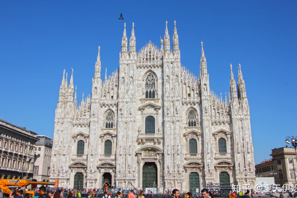 梅西职业生涯获得13座联赛冠军：西甲10冠、法甲2冠、美职联1冠（梅西生涯收获13座联赛桂冠：西甲10冠、法甲2冠、美职联1冠）