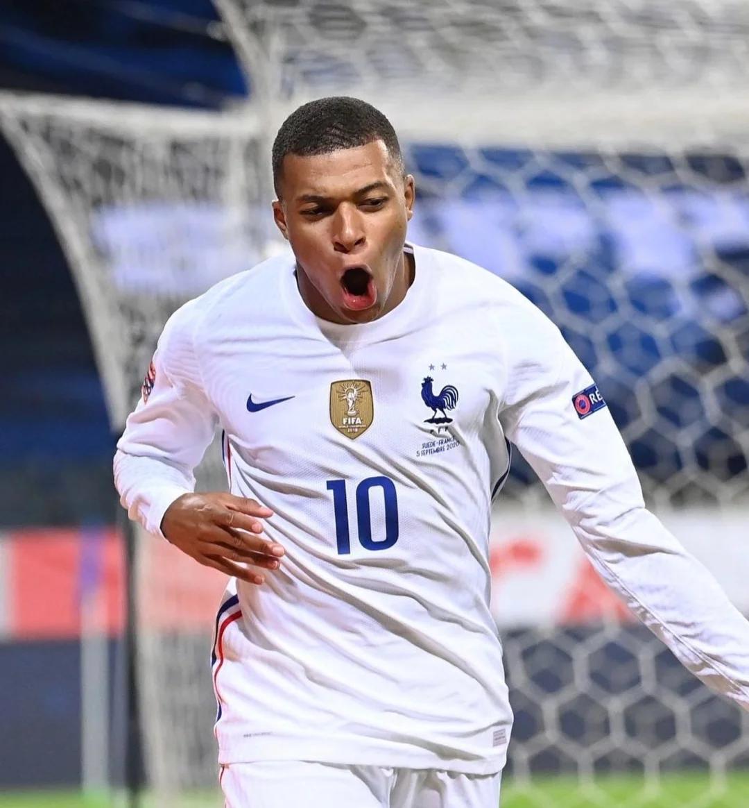 失去双腿的他，每一步都跑出了“不认命”的劲儿！（失去双腿后，他用每一步跑出不向命运低头的力量！）