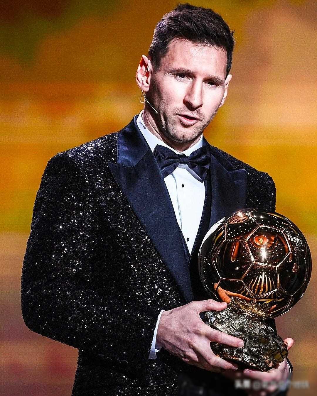 梅婷一家四口前往伯纳乌观战皇马vs尤文，女儿表示看完有点困（梅婷携家人四口现身伯纳乌观皇马对尤文，女儿笑称赛后有点困）