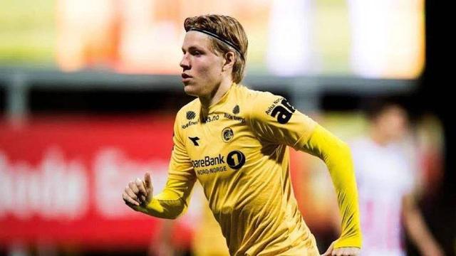 新鹏城vs成都：三外援PK四外援，韦世豪、杨明洋出战（新鹏城对阵成都：三外援迎四外援，韦世豪与杨明洋登场）