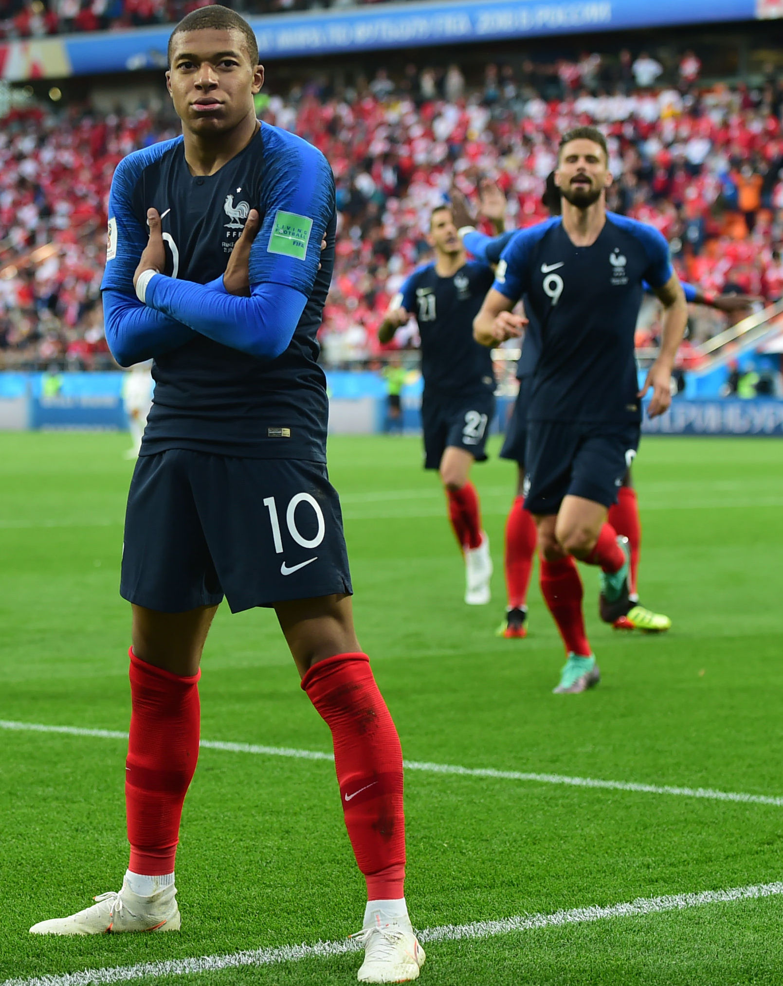 长春亚泰老将谭龙休赛期加练：国旗下的奔跑，坚持生长的模样（长春亚泰老将谭龙休赛期苦练：国旗下的奔跑，保持成长姿态）