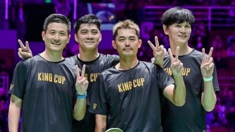 安帅：世界杯只剩几个位置待定，换人罚点是想为埃斯特旺减压（安帅：世界杯阵容仅余少数席位未定，更换点球主罚者旨在为埃斯特旺减压）