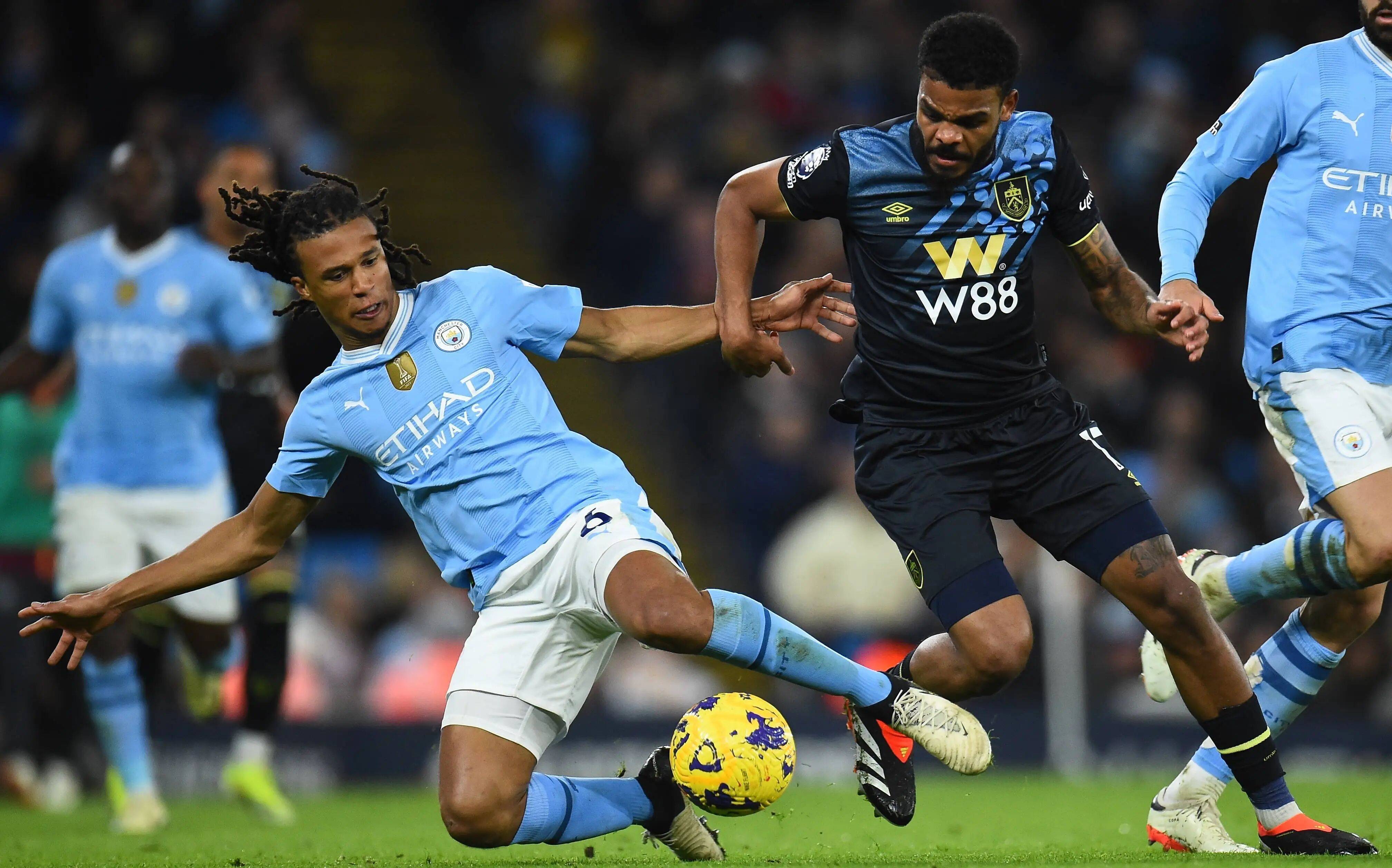 世体：后腰是最适合埃里克的位置，表现甚至超越了德容（世体：埃里克踢后腰最合适，表现已超越德容）