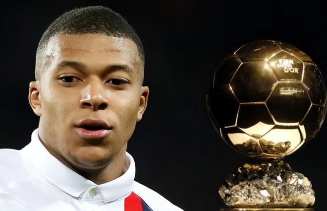 今年上海双雄争冠战启用外籍裁判，去年的主裁为傅明、李海新（今年上海双雄争冠对决将由外籍裁判执法，去年主哨为傅明、李海新）