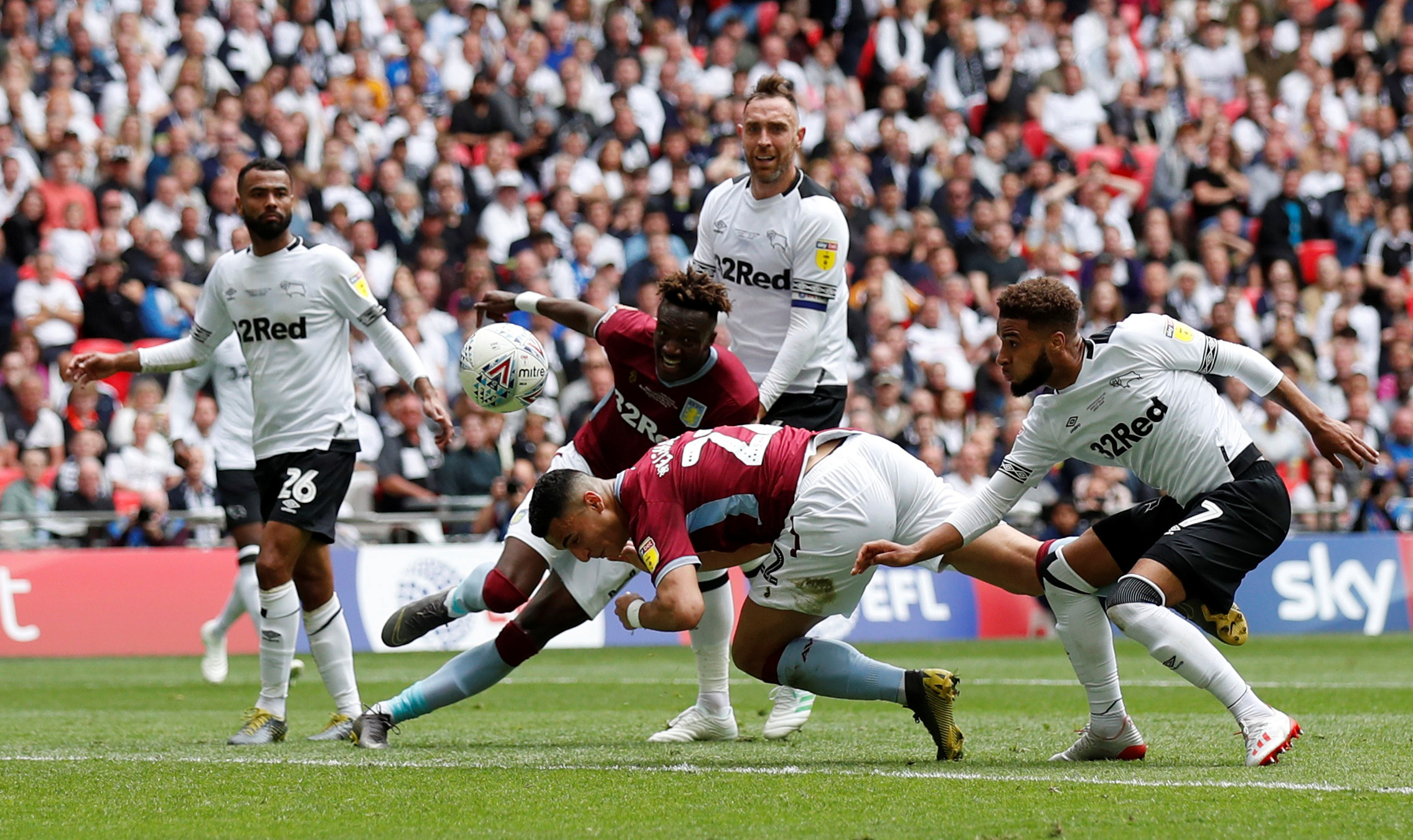 阿拉伯杯巴林3-1胜苏丹，离奇攻防双方错失良机（阿拉伯杯：巴林3-1击退苏丹，怪异攻防双方屡失良机）