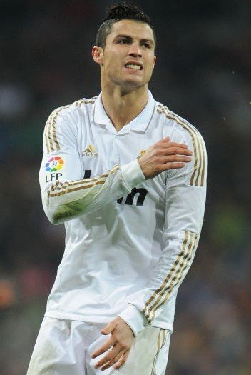 贾顺浩获英国杰出校友奖：盼更多中国年轻球员或教练继续开拓（贾顺浩荣膺英国杰出校友奖，期待更多中国青年球员与教练勇于开拓）